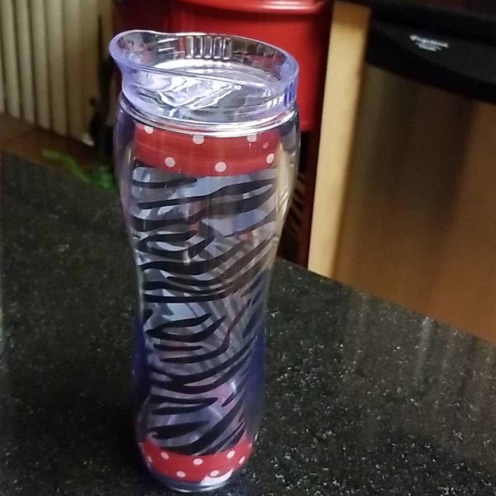 Insulated Curved Cup